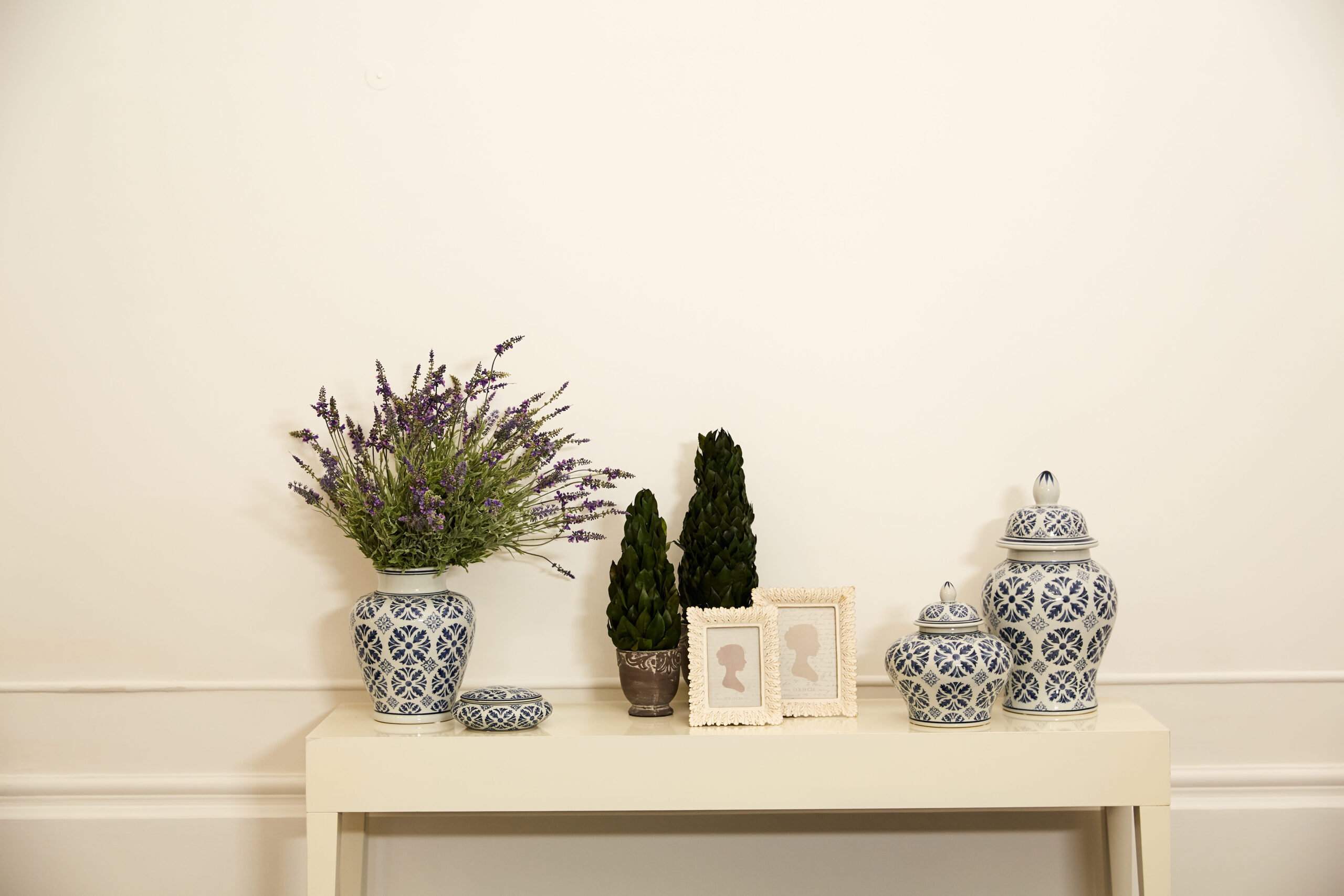Vaso bianco con decoro blu cobalto – Preziosa Home